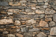 gelegte Mauer aus Stein in den Alpen, Steinmauer in Italien