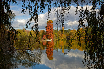 Sticker - Colors of Fall around the lake of the city par in Lyon