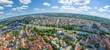 Panoramablick über den Ulmer Rosengarten zur Donau und zum Rathaus im Stadtzentrum von Neu-Ulm