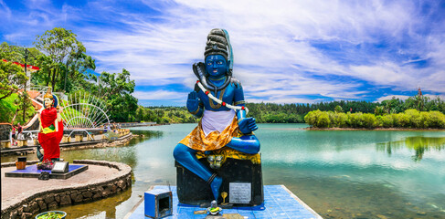 Canvas Print - Landmarks of Mauritius island - Grand bassin hindu temple on the lakeside