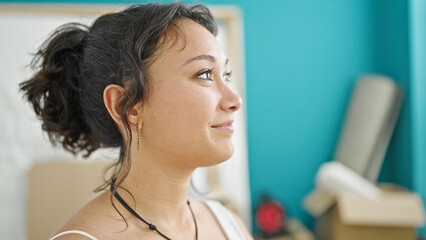 Poster - Young beautiful hispanic woman smiling confident looking to the side at new home