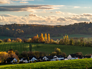 Wall Mural - Neubaugebiet in herbstlicher Landschaft