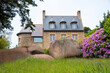 Haus an der Rosa Granitküste bei Ploumanac`h, Bretagne, Frankreich