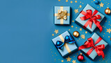 Fototapeta  - Prezenty i ozdoby świąteczne na niebieskim tle. Bożonarodzeniowe tło z miejscem na tekst