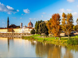 Fototapeta Konie - Italia, Toscana, Firenze, i colori dell'autunno sul fiume Arno.