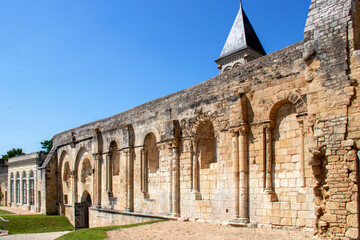 Wall Mural - Nieul-sur-l'Autise. Mur du cloître de l'abbaye Saint-Vincent. Vendée. Pays de la Loire