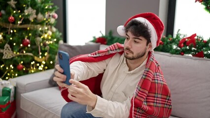 Poster - Young hispanic man celebrating christmas having video call at home