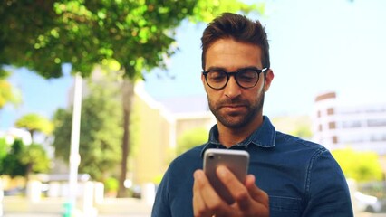 Canvas Print - Man, happy and texting with smartphone, outdoor and building in city, urban and smile. Worker, consultant and reading email for job, creative and work for notification, mobile app and career