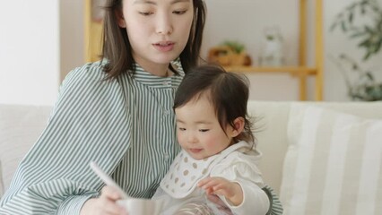 Canvas Print - 離乳食を食べない赤ちゃん（育児・子育て・家族・ファミリー）