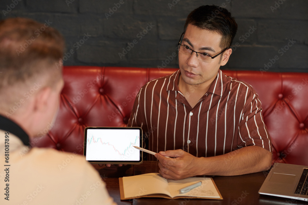 Trader Teaching Young Man How To Read Stock Charts And Trading Patterns trader-teaching-young-man-how-to-read-stock-charts-and-trading-patterns