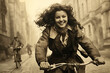 dziewczyna radosna jadąca rowerem z czrnymi wielkimi lokami. 