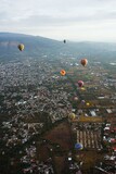 Fototapeta Paryż - Balony nad Teotihuacan w Meksyku