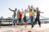 Fototapeta Fototapeta Londyn - Multiracial group of happy young friends bonding in London city - Multiethnic teens students meeting and having fun in Tower Bridge area, UK - Concepts about youth lifestyle, travel and tourism