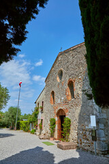 Poster - Beautiful view of the Church of San Pietro in Mavino on Lake Garda in Sirmione, Italy
