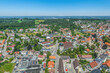 Lindenberg im Westallgäu im Luftbild, Blick auf die imposante Stadtpfarrkirche im Stadtzentrum