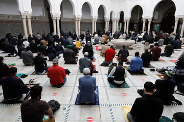 Wall Mural - Prayer at the Paris Great Mosque, France