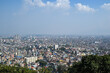 丘の上から見たネパールの首都カトマンズの展望
