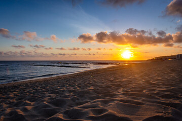 Wall Mural - Sunset over Atlantic seen from beach in Buarcos, civil parish of Figueira da Foz city, Coimbra District of Portugal