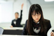 © Paylessimages - 教室で勉強している制服の高校生