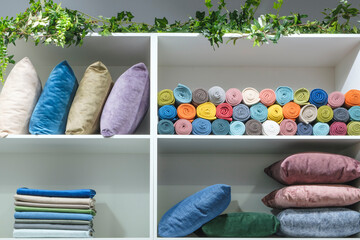 Leinwandbilder - Shelves in a store with colorful pillows and towels