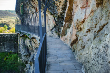 Path that runs hanging from the vertical rock wall at the Ponton de la Oliva, Madrid.