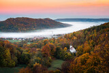 Fototapeta Nowy Jork - Sonnenaufgang in der Fränkischen Schweiz am Walberla