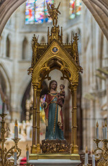 Canvas Print - Vierge à l'Enfant dans la basilique Notre-Dame de l'Épine, Marne, France