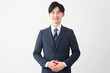 © aijiro - ビジネススーツを着ている若い男性　ビジネスイメージ