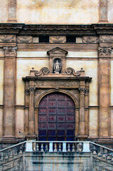 Canvas Print - Entrance door with stone stairs. Staircase with steps and railing to the door. Ancient facade of the cathedral with big wooden door and stone staircase. Concept of medieval architecture in Palermo