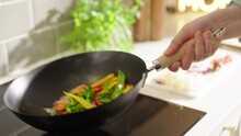 Frying vegetables in a Wok