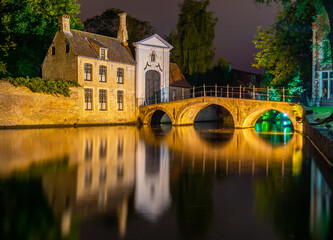 Wall Mural - Lake of Love and Beguinage (Begijnhof) at night, Brugge, Belgium