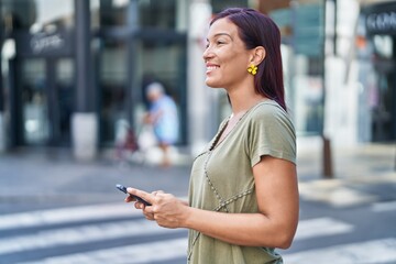 Canvas Print - Young beautiful hispanic woman smiling confident using smartphone at street