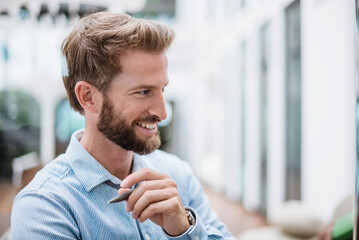 Canvas Print - Portrait of smiling businessman