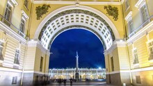 Arch Of General Staff Building Framing Alexander Column Timelapse Hyperlapse. Evening View In St. Petersburg, Russia