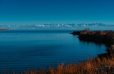 Sticker - Idyllic view of lake on mountains background