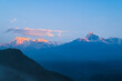 朝日に照らされるヒマラヤ山脈