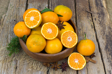 Poster - fresh tangerines in a bowl on wooden background