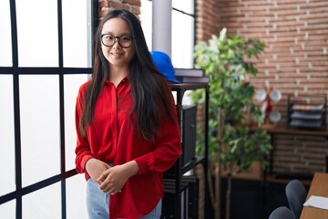 Canvas Print - Young chinese woman business worker smiling confident at office