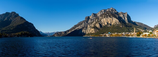 Canvas Print - panorama view of Lecco on the shores of Lake Como with mountain landscape in the background