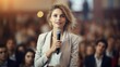 © jp - Jeune femme avec micro en pleine conférence ou séminaire
