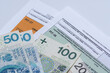 Polskie banknoty leżą na formularzach podatkowych  pi37 pit28 cit