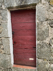 Poster - Porte en bois de maison traditionnelle dans les Cévennes