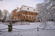 oporów, zamek, polska, zima, śnieg, zabytek, zwiedzamy, biel, biały, stary, architektura, dom, wieś, pora roku, biała, niebo, chata, krajobraz