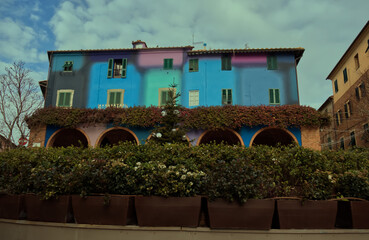 Poster - A colorful house in the village of Peccioli.