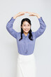 © Paylessimages - まるのポーズの女性