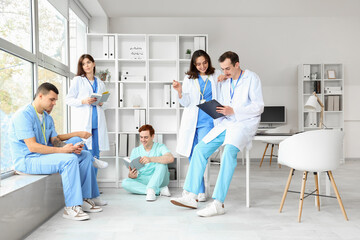 Poster - Team of doctors working in clinic