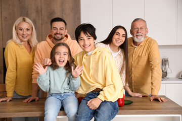 Poster - Portrait of big family in kitchen