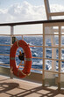Sonnenliegen auf Luxus Kreuzfahrtschiff - Sun loungers and deck chairs on luxury oceanliner, cruiseship or cruise ship liner Elizabeth or Victoria on outdoor promenade teak deck ocean view	