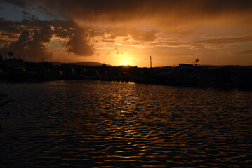 Poster - Sonnenuntergang im Hafen von Urla, Türkei, Abendrot