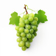 Cacho de uvas verdes frescas isolado no fundo branco 